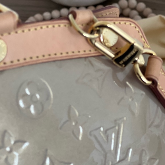 Stunning Louis Viutton Vernis Brea bag in Poudre - Picture 11 of 14